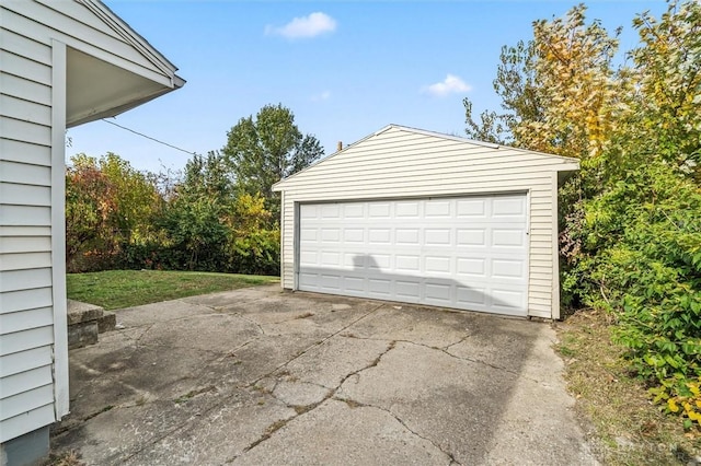 view of detached garage