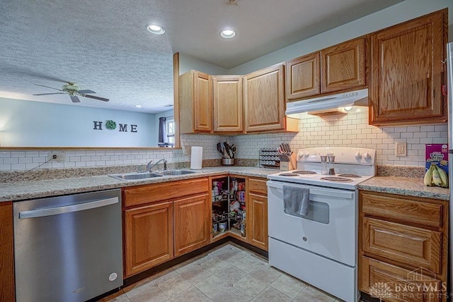 kitchen featuring electric range, under cabinet range hood, a sink, decorative backsplash, and dishwasher