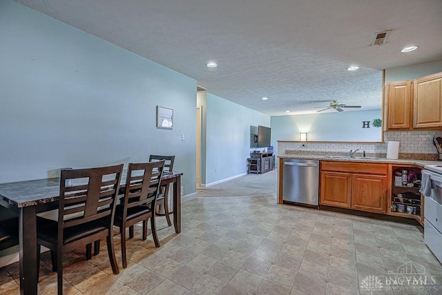 kitchen featuring a sink, tasteful backsplash, stainless steel dishwasher, a peninsula, and ceiling fan