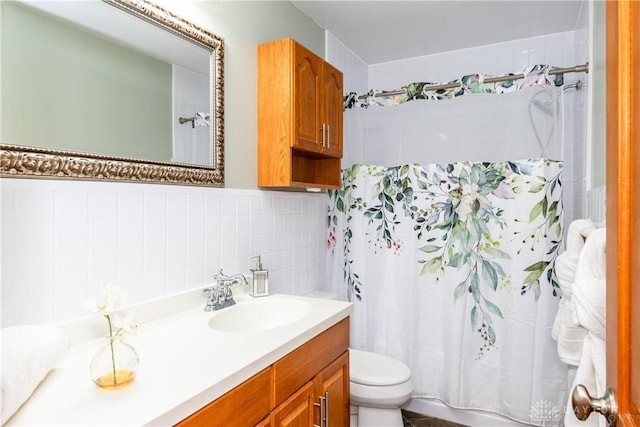 full bathroom featuring toilet, shower / tub combo with curtain, vanity, wainscoting, and tile walls