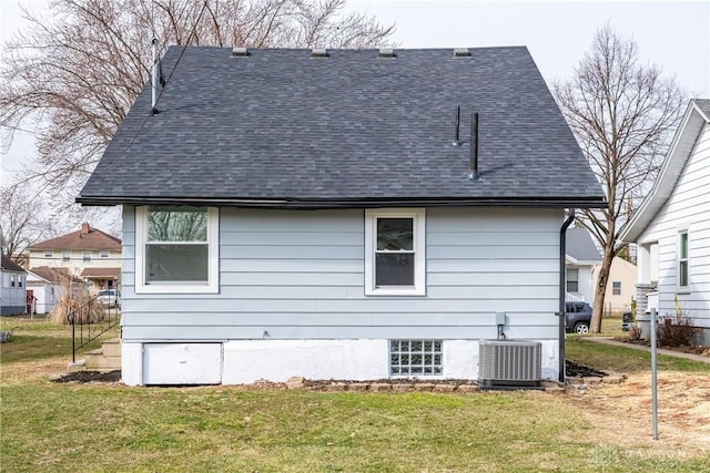 2724 Whittier Ave, Dayton, OH 45420 - back of house featuring roof with shingles, cooling unit, and a lawn