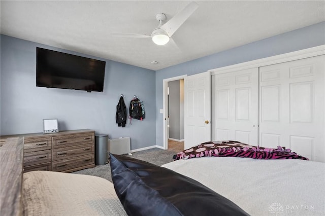 bedroom featuring a ceiling fan, carpet flooring, baseboards, and a closet