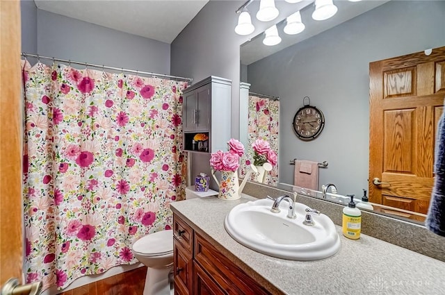 bathroom with a shower with curtain, toilet, and vanity