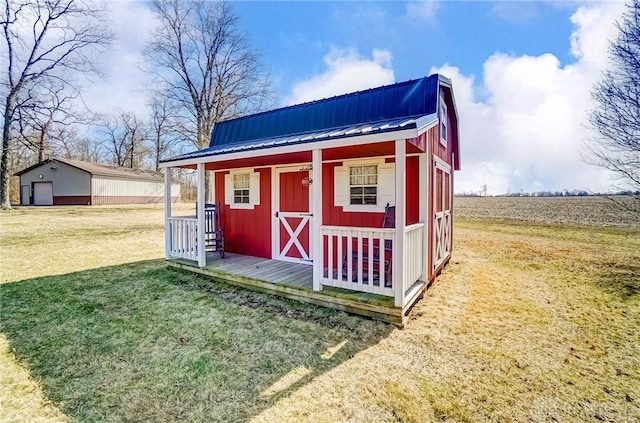 view of outdoor structure featuring an outbuilding