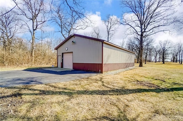 detached garage with driveway