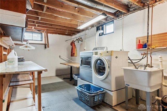 laundry area featuring a sink, laundry area, and washing machine and clothes dryer