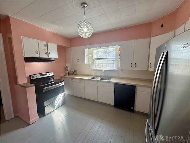 kitchen featuring a sink, stainless steel appliances, light wood-style floors, under cabinet range hood, and white cabinetry