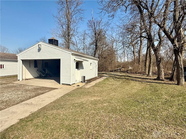 view of detached garage