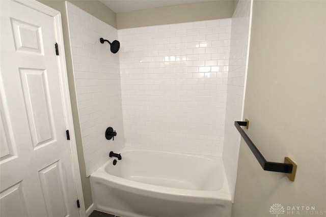 full bath with shower / tub combination