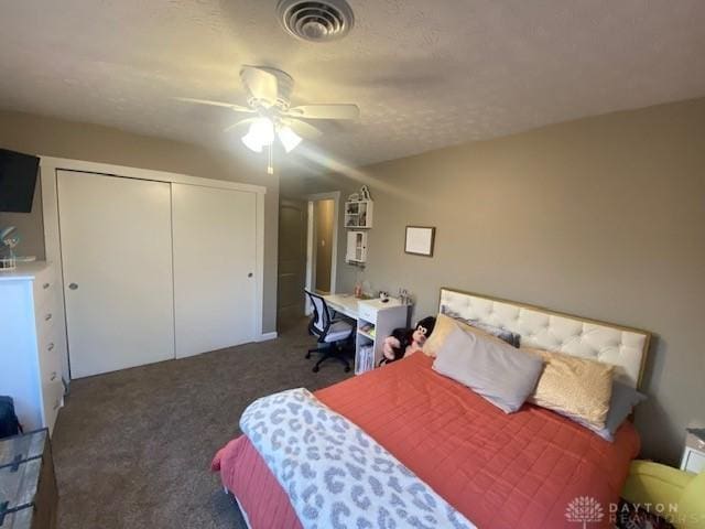 bedroom featuring a closet, visible vents, a ceiling fan, and carpet floors