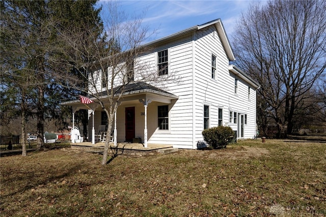 view of front of property featuring covered porch and a front yard