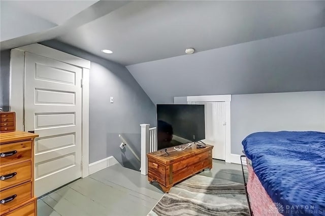 bedroom with recessed lighting, baseboards, and lofted ceiling