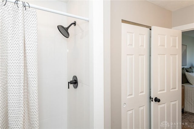 full bath featuring tiled shower