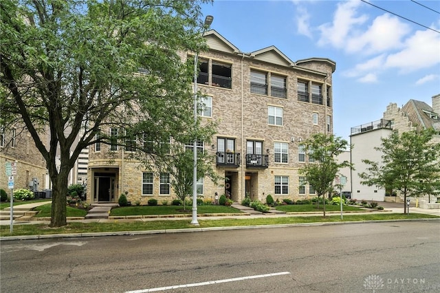 128 W Monument Ave, Dayton, OH 45402 - photo 1