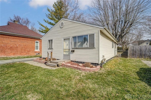 view of front of property with a front lawn and fence