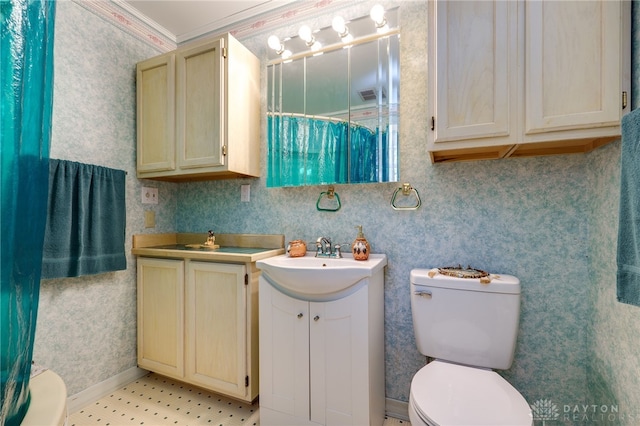 full bathroom featuring vanity, a shower with shower curtain, wallpapered walls, ornamental molding, and toilet