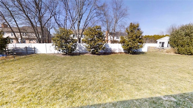 view of yard featuring a fenced backyard