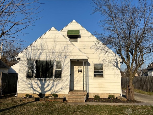 bungalow-style house with fence