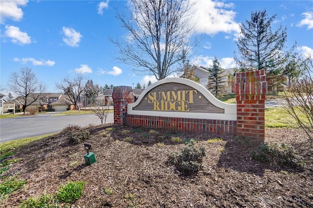 view of community / neighborhood sign