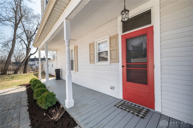 property entrance featuring covered porch