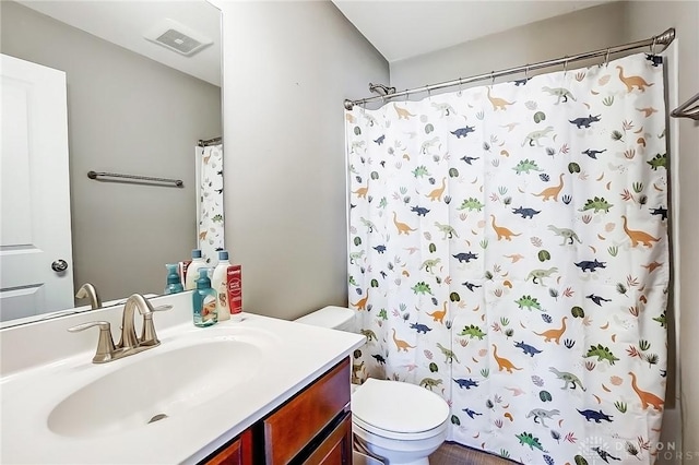 full bathroom with vanity, a shower with shower curtain, toilet, and visible vents