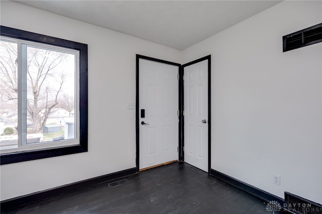 spare room with visible vents and baseboards