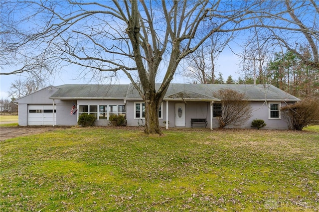 6384 Heffner Rd, Tipp City, OH 45371 - single story home featuring stucco siding, an attached garage, a front lawn, and dirt driveway