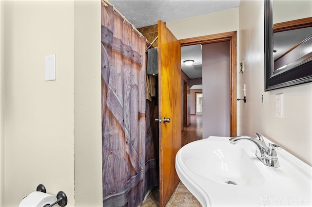 6384 Heffner Rd, Tipp City, OH 45371 - bathroom with a sink