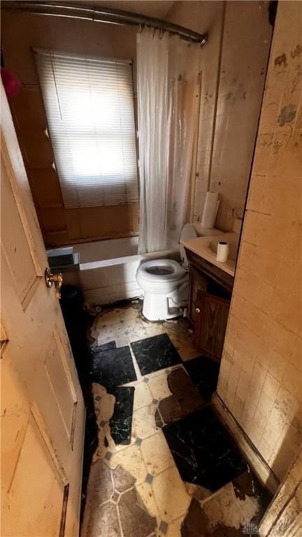 bathroom with vanity, shower / tub combo with curtain, and toilet
