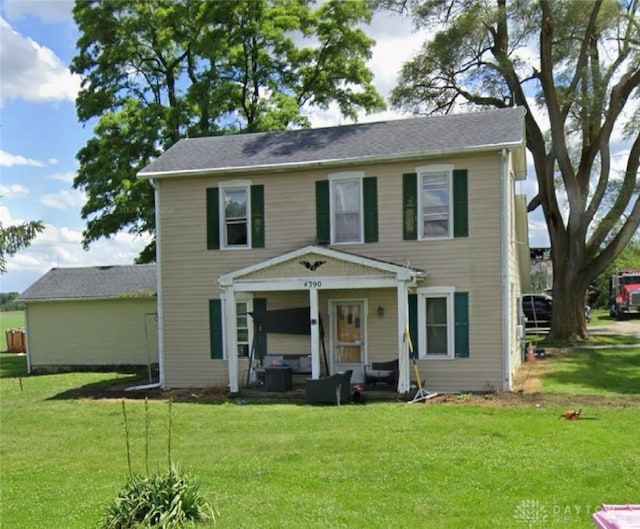 view of front facade with a front yard