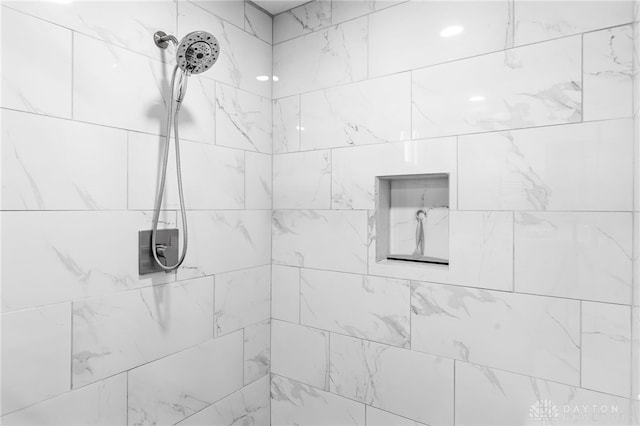 331 Morton Ave, Dayton, OH 45410 - bathroom featuring tiled shower