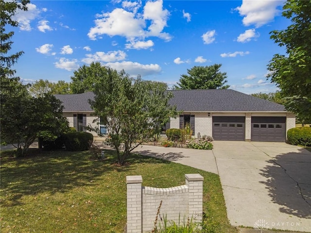 view of front of home featuring brick siding, a garage, a front lawn, and driveway