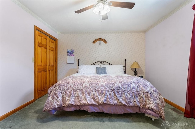 bedroom with baseboards, carpet, crown molding, and ceiling fan
