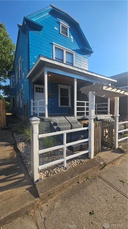 view of front of house featuring a porch