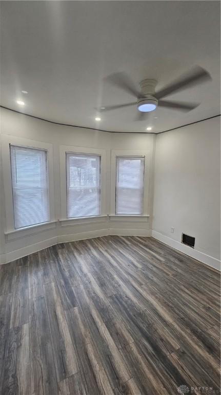 empty room with ceiling fan, recessed lighting, baseboards, and dark wood-style floors