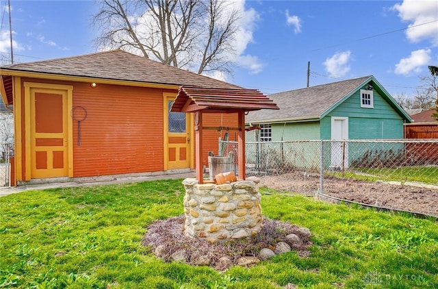322 Hickory St, Dayton, OH 45410 - view of front of house featuring a front lawn and fence