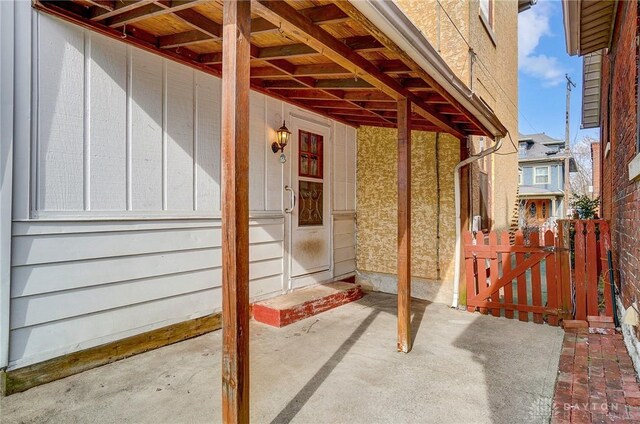 322 Hickory St, Dayton, OH 45410 - view of entrance to property