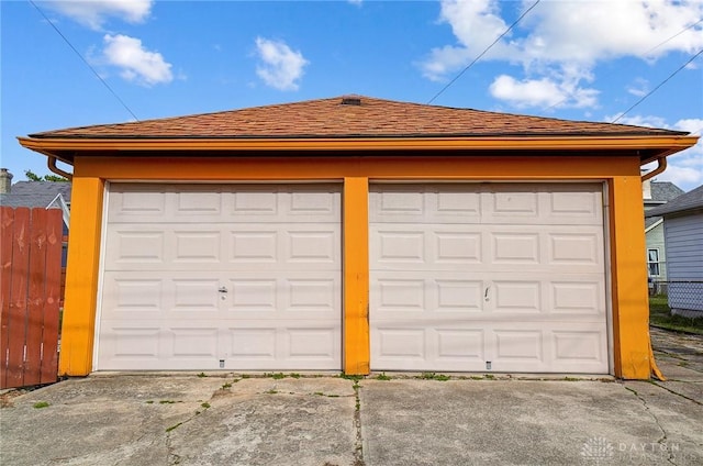 322 Hickory St, Dayton, OH 45410 - detached garage with fence