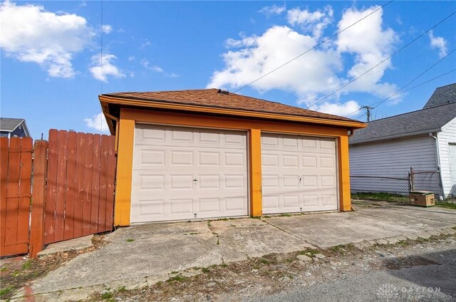 322 Hickory St, Dayton, OH 45410 - detached garage with fence