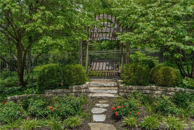 533 Lockerbie Ln, Kettering, OH 45429 - view of yard featuring a pergola
