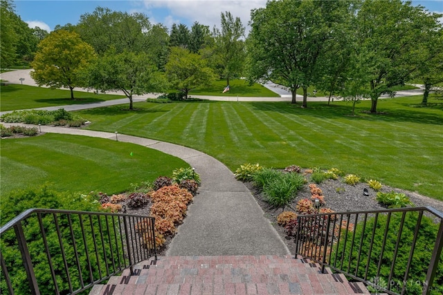 533 Lockerbie Ln, Kettering, OH 45429 - view of community featuring a yard
