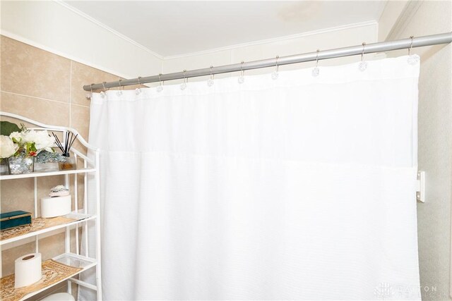 82 Notre Dame Ave, Dayton, OH 45404 - full bathroom featuring curtained shower, ornamental molding, and tile walls