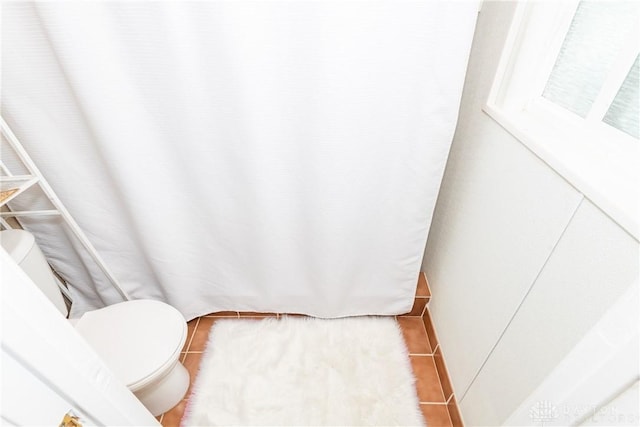 82 Notre Dame Ave, Dayton, OH 45404 - bathroom featuring toilet and a shower with curtain