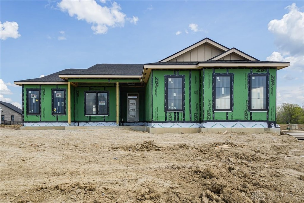 1214 Normandy Rue, Centerville, OH 45458 - view of front of property featuring board and batten siding and a porch