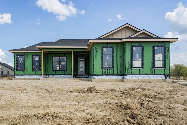 1214 Normandy Rue, Centerville, OH 45458 - view of front of property featuring board and batten siding and a porch