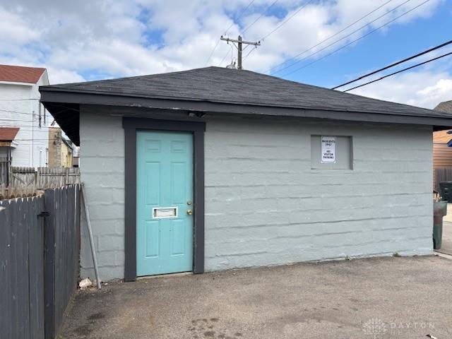 324 Warren St, Dayton, OH 45402 - view of outbuilding featuring fence and an outdoor structure