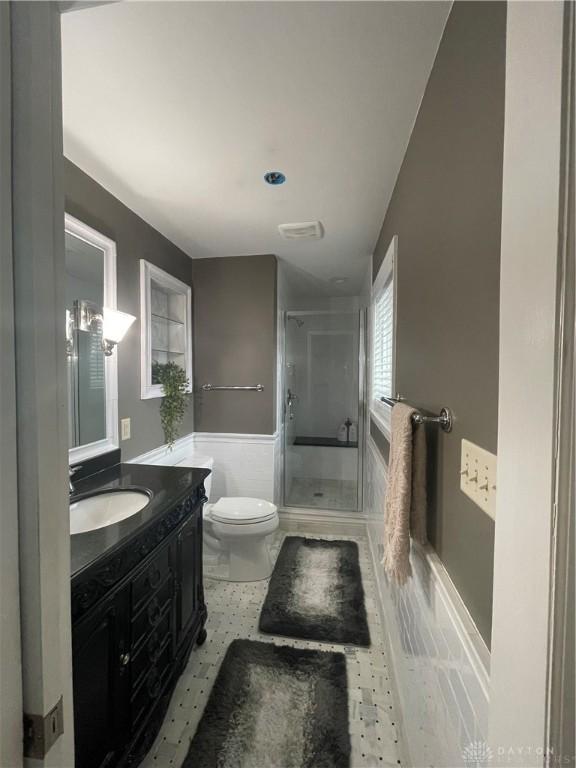 1314 Ridgeview Ave, Dayton, OH 45409 - bathroom featuring vanity and a shower stall