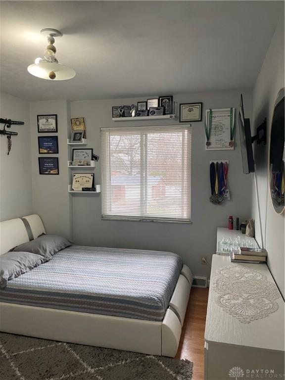 1314 Ridgeview Ave, Dayton, OH 45409 - bedroom with wood finished floors