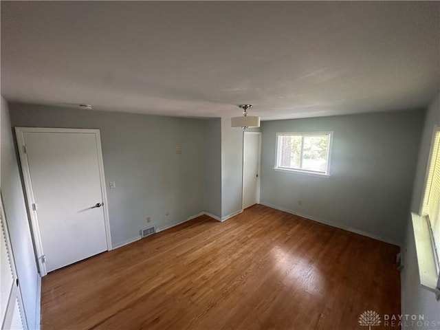 1314 Ridgeview Ave, Dayton, OH 45409 - unfurnished room featuring light wood-style flooring and baseboards