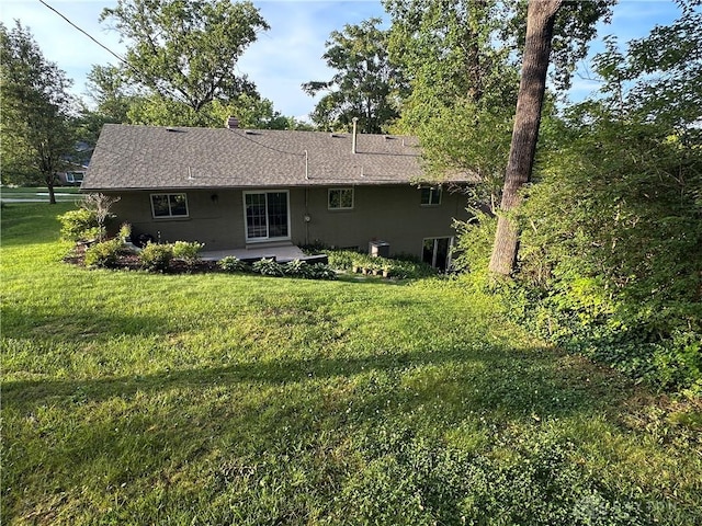 1314 Ridgeview Ave, Dayton, OH 45409 - rear view of house with a lawn